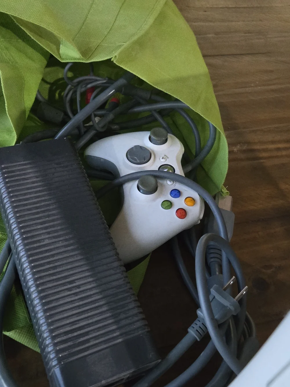 Xbox 360 Console Bundle - White Gaming Console with Wired Controller